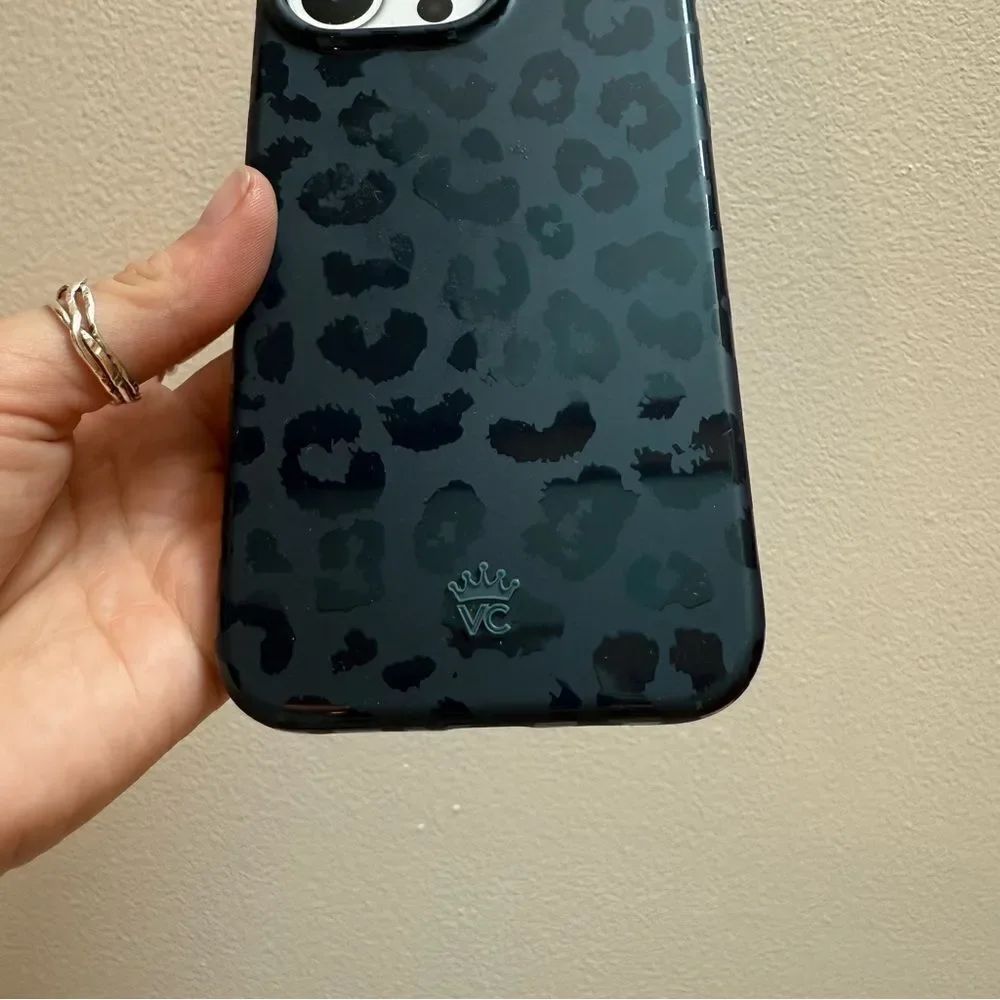 Velvet Caviar Green iPhone 16 case New